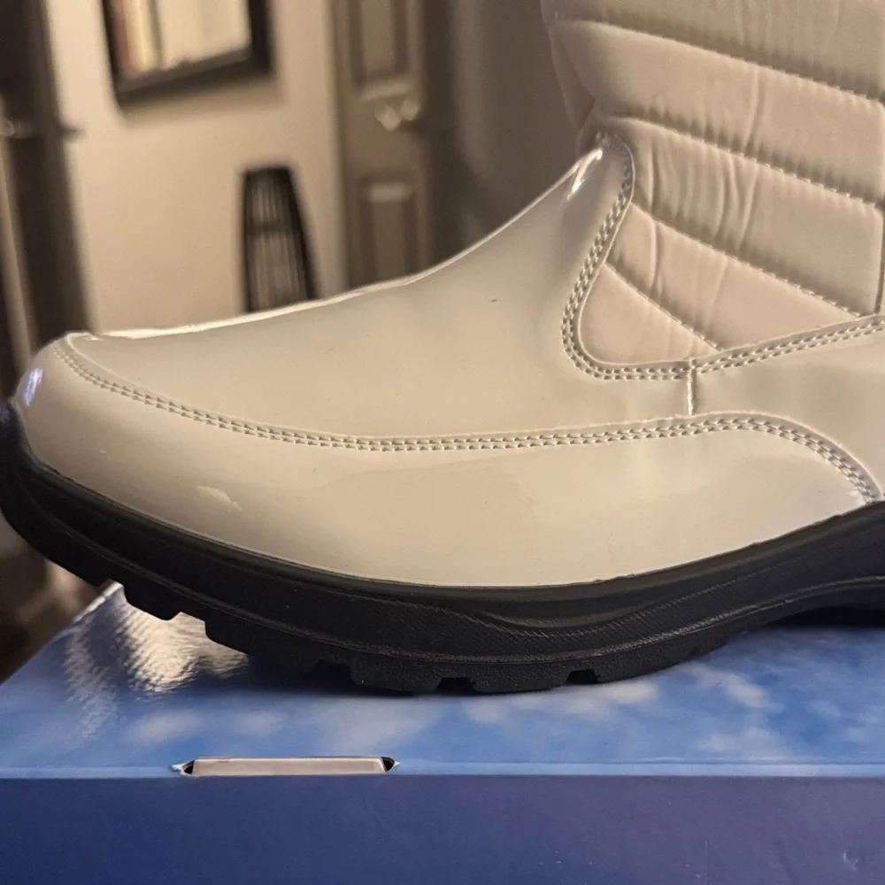 Easy Street SIZE 12 Women's Frazer Slip Resistant and Waterproof Side Zip Boots